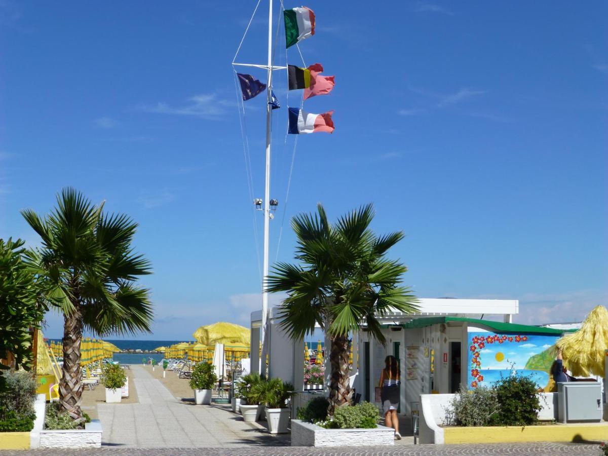 Hotel Napoleon Gabicce Mare Esterno foto