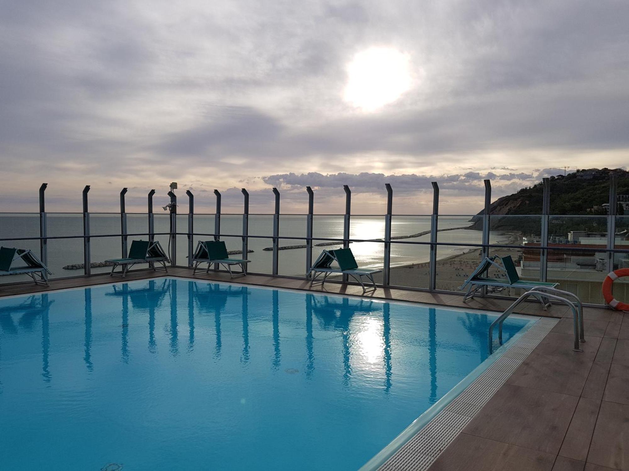 Hotel Napoleon Gabicce Mare Esterno foto